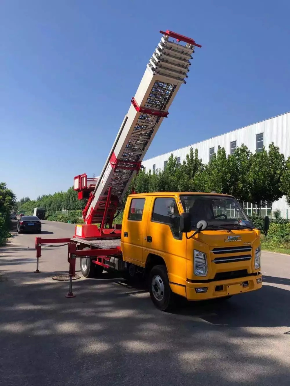 安岳附近的云梯车出租服务：轻松解决高空作业需求